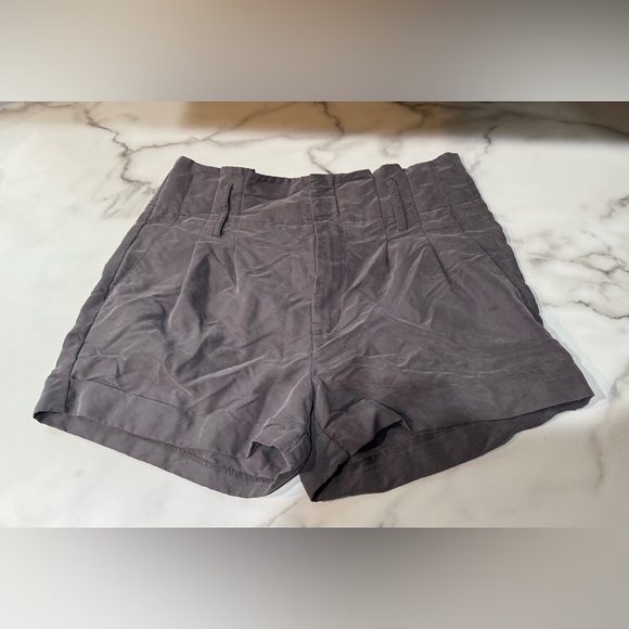 American Eagle Women's Gray Pleated Dress Shorts Sz 0 High Rise Soft EUC - Picture 1 of 8